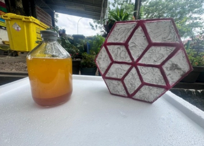 ALAT PENDAUR ULANG LIMBAH MEDIS BOTOL INFUS MENJADI PAVING BLOCK DAN BAHAN BAKAR MINYAK